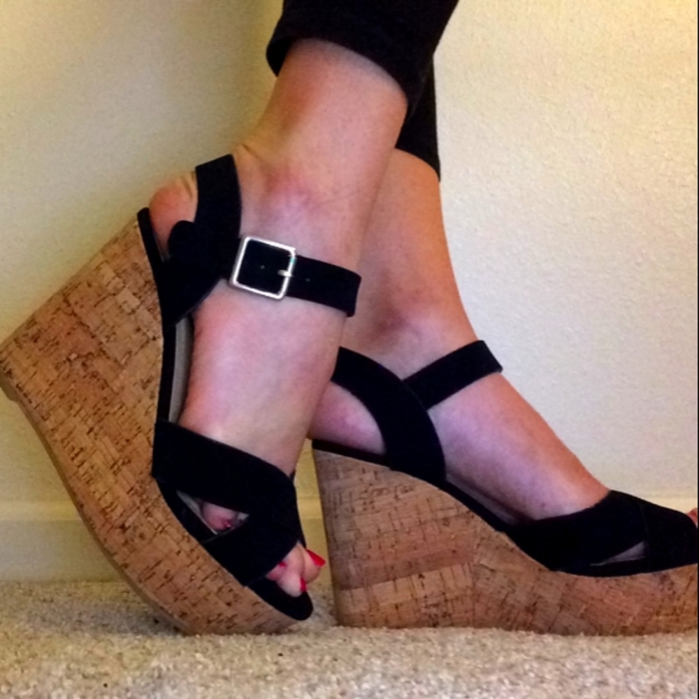 BLACK WEDGES